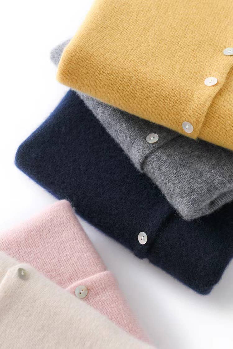 Plain Effortless Asymmetric button closure knit cardigan