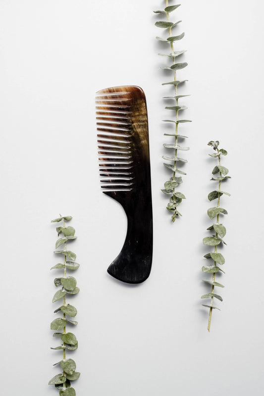 AC-KIT-0007 - Natural Horn Comb with Pouch